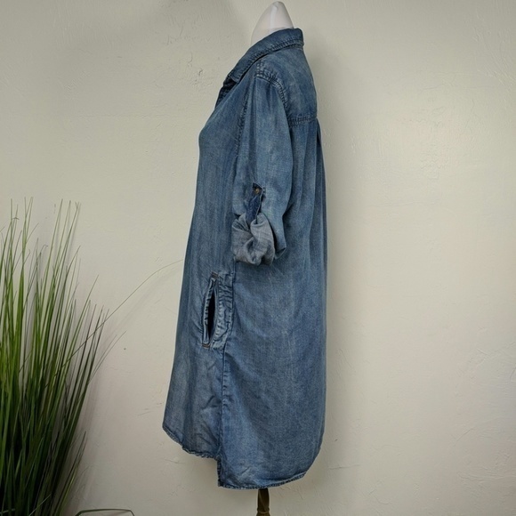 Chelsea and violet chambray roll sleeve dress - Picture 3 of 6